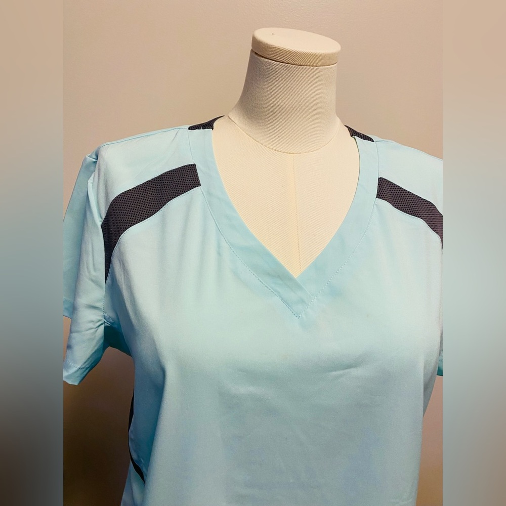White Cross FIT Scrub Top, Size XLG, ( New with Tag)